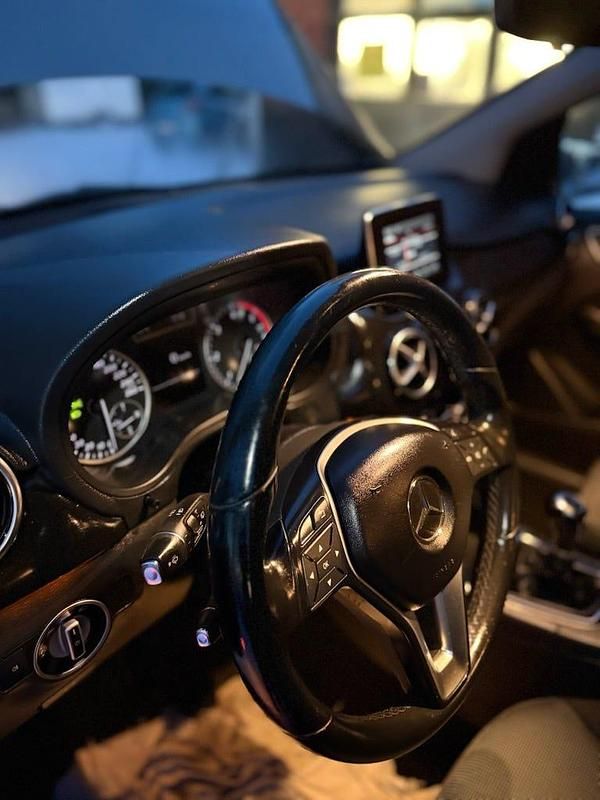 Begagnad Mercedes B200 136 HK (100 kW) 2013 Minibuss