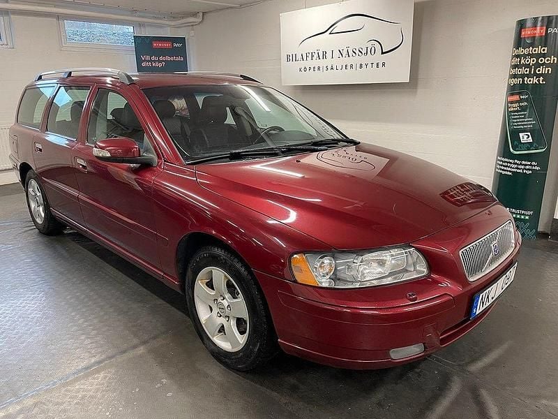 Röd Begagnad 2007 Volvo V70 Momentum Kombi | 36 900 kr (Marknadspris) - Bild 1/4