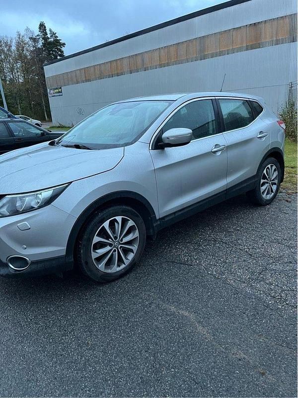 Silver Begagnad 2015 Nissan Qashqai SUV | 45 000 kr - Bild 1/2