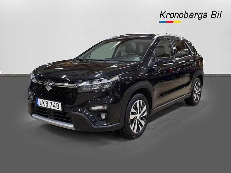 Svart Begagnad 2023 Suzuki SX4 S-Cross SUV | 289 600 kr (Marknadspris) - Bild 1/4