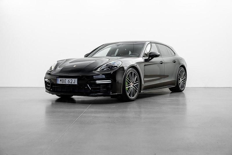 Svart Begagnad 2019 Porsche Panamera 4 Sport Turismo Sedan | 639 000 kr (Marknadspris) - Bild 1/4