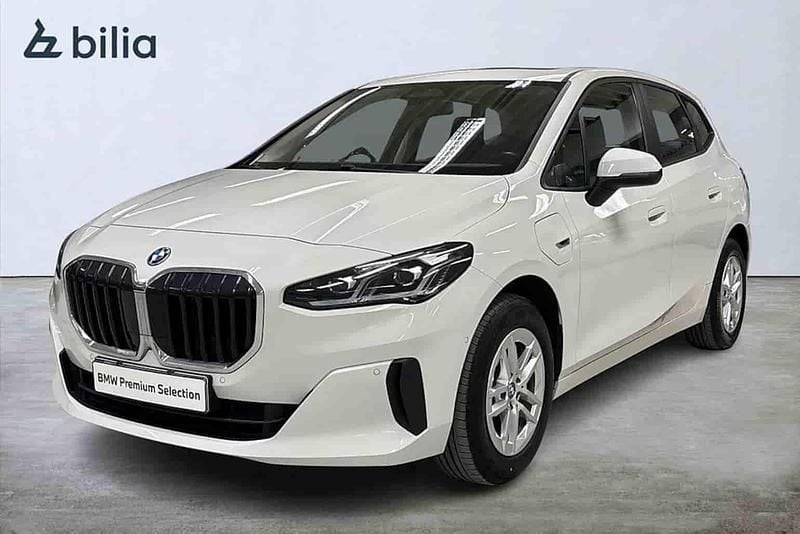 Vit Begagnad 2023 BMW 225 Active Tourer Minibuss | 299 900 kr (Marknadspris) - Bild 1/1