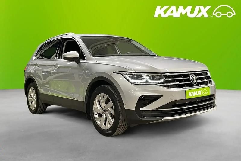 Silver/grå Begagnad 2023 VW Tiguan SUV | 268 700 kr (Bra pris) - Bild 1/4