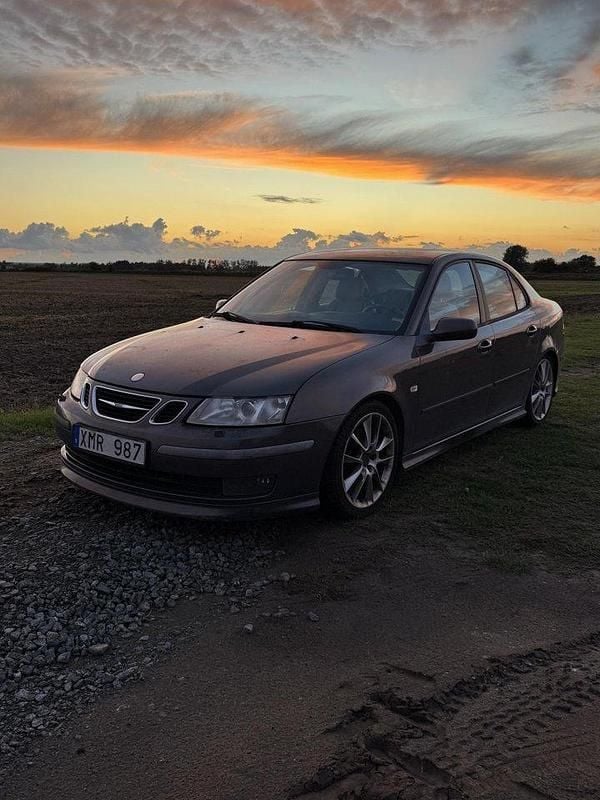 Brun Begagnad 2006 Saab 9-3 Aero Sedan | 35 000 kr (Superpris) - Bild 1/4