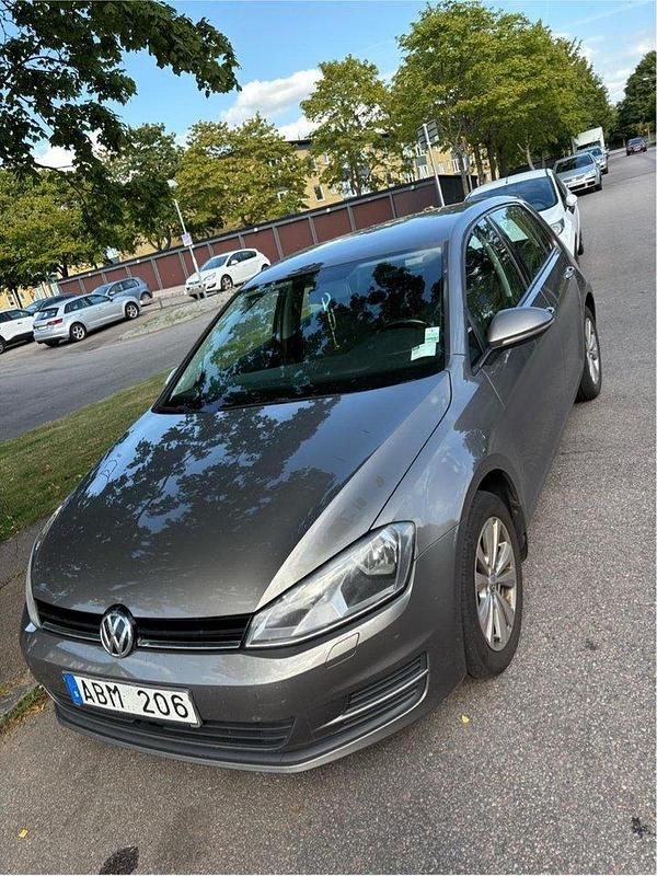Grå Begagnad 2014 VW Golf VII Halvkombi | 80 900 kr (Bra pris) - Bild 1/4