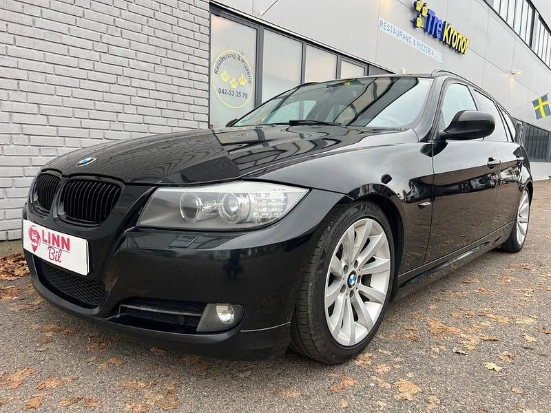 Svart Begagnad 2011 BMW 318 M Sport Kombi | 67 999 kr (Marknadspris) - Bild 1/4