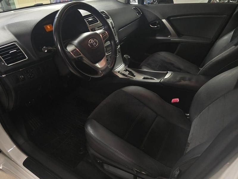 Begagnad Toyota Avensis Multidrive S 147 HK (108 kW) 2014 Vit Kombi
