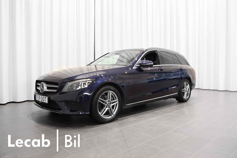Mörkblå (mblå) Begagnad 2019 Mercedes C200 Kombi | 209 500 kr (Marknadspris) - Bild 1/4