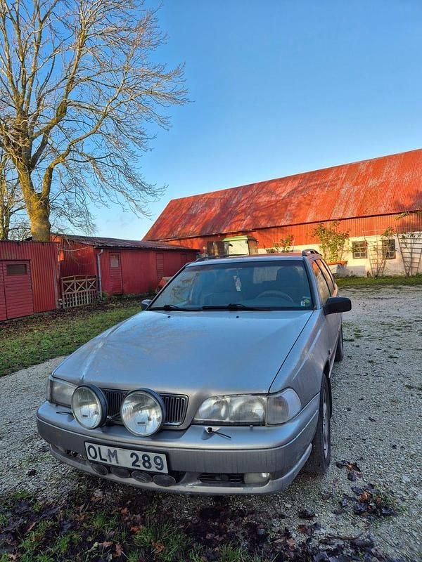 Begagnad 1999 Volvo V70 Kombi | 26 000 kr (Marknadspris) - Bild 1/4