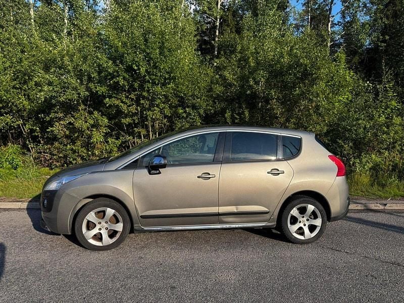 Grå Begagnad 2010 Peugeot 3008 Kombi | 65 000 kr (Marknadspris) - Bild 1/4
