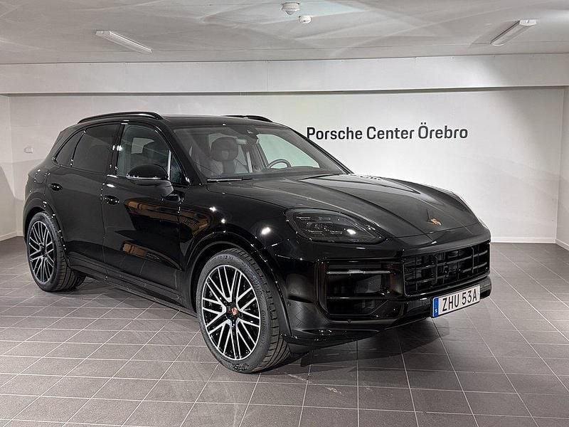 Svart Ny 2025 Porsche Cayenne SUV | 1 578 900 kr (Dyr) - Bild 1/4