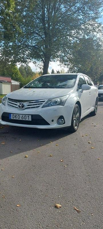 Vit Begagnad 2015 Toyota Avensis Edition Kombi | 70 000 kr (Bra pris) - Bild 1/4
