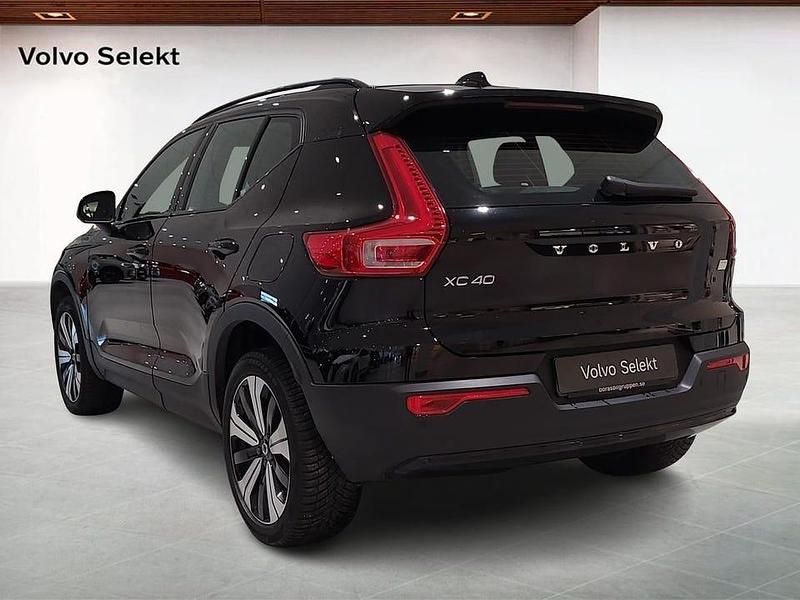 Begagnad Volvo XC40 Core 175 kW (238 HK) 2023 Svart SUV