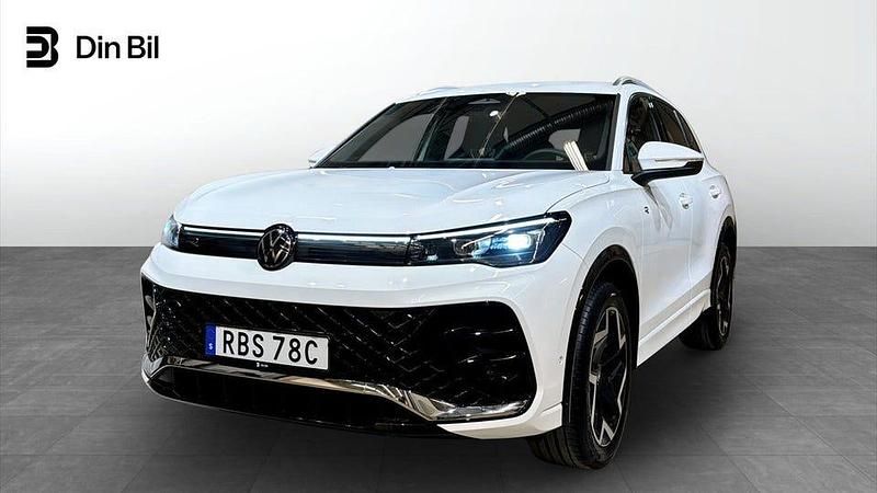 Vit Begagnad 2025 VW Tiguan R-line SUV | 449 900 kr (Bra pris) - Bild 1/4