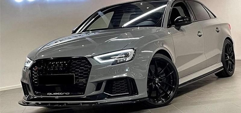 Grå Begagnad 2018 Audi RS3 Halvkombi | 469 000 kr (Bra pris) - Bild 1/4
