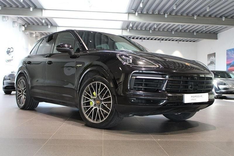 Svart Begagnad 2019 Porsche Cayenne SUV | 625 000 kr (Marknadspris) - Bild 1/4
