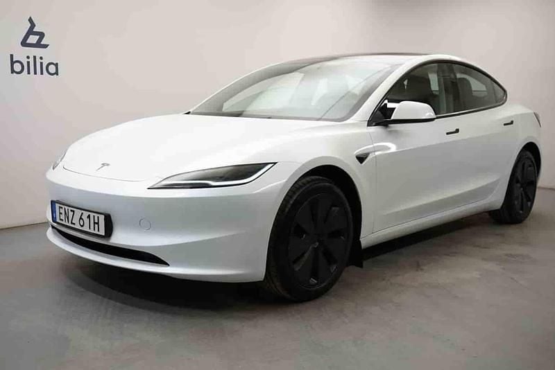 Vit Begagnad 2024 Tesla Model 3 Standard Range Sedan | 419 900 kr (Dyr) - Bild 1/1