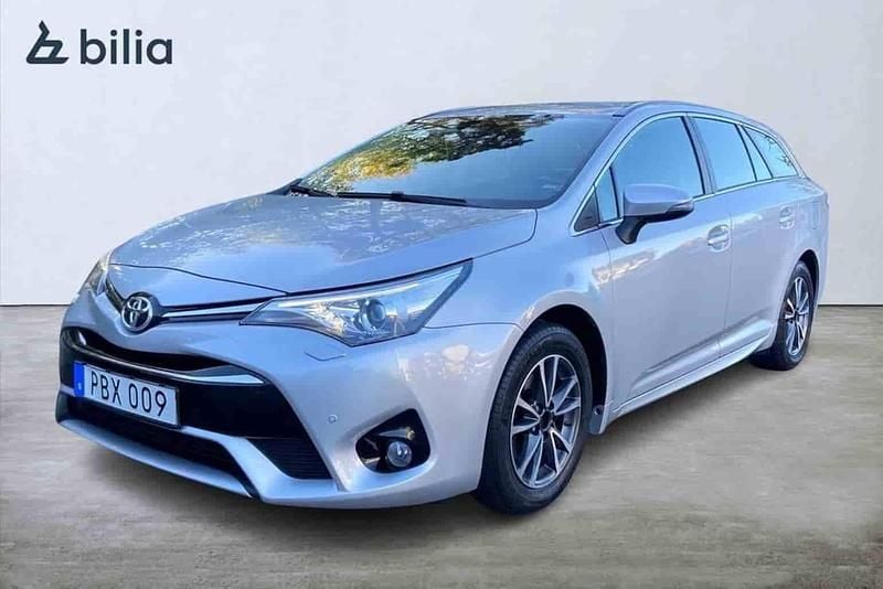 Silver Begagnad 2016 Toyota Avensis Active Kombi | 174 900 kr (Marknadspris) - Bild 1/4