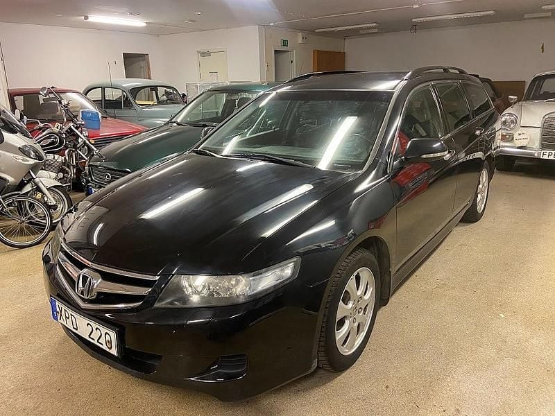 Begagnad Honda Accord Sport 155 HK (114 kW) 2006 Svart Kombi