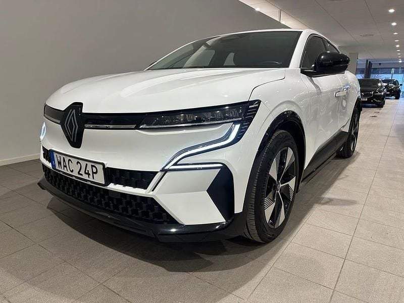 Vit Begagnad 2022 Renault Mégane IV Equilibre Halvkombi | 239 500 kr (Marknadspris) - Bild 1/4