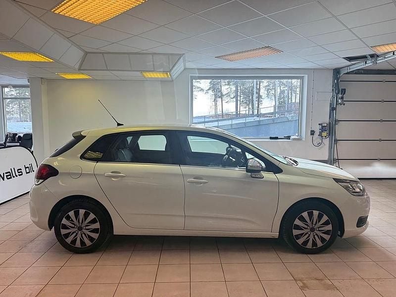 Begagnad Citroën C4 120 HK (88 kW) 2016 Vit pärl Halvkombi