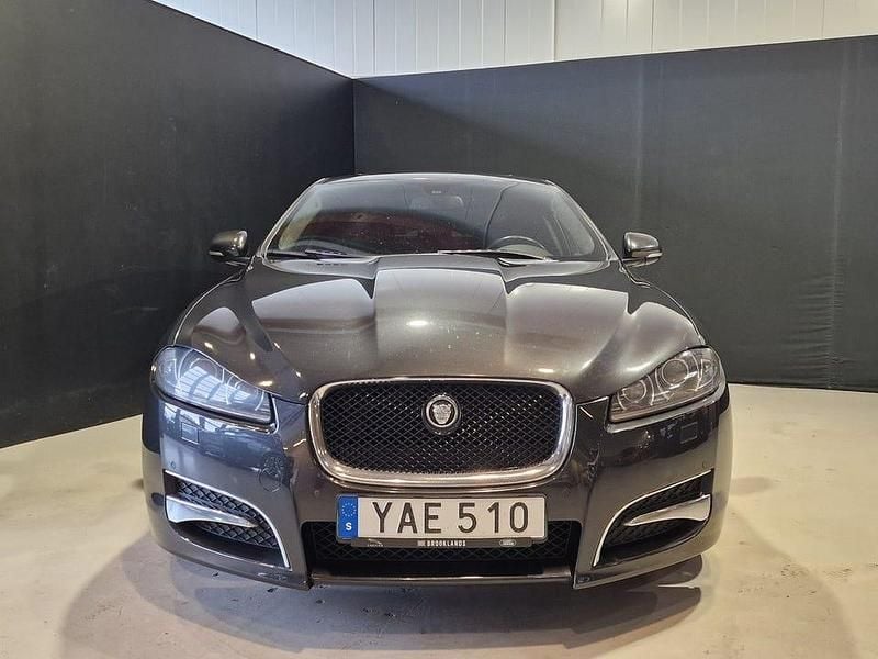 Begagnad Jaguar XF 385 HK (283 kW) 2012 Mörkgrå Sedan