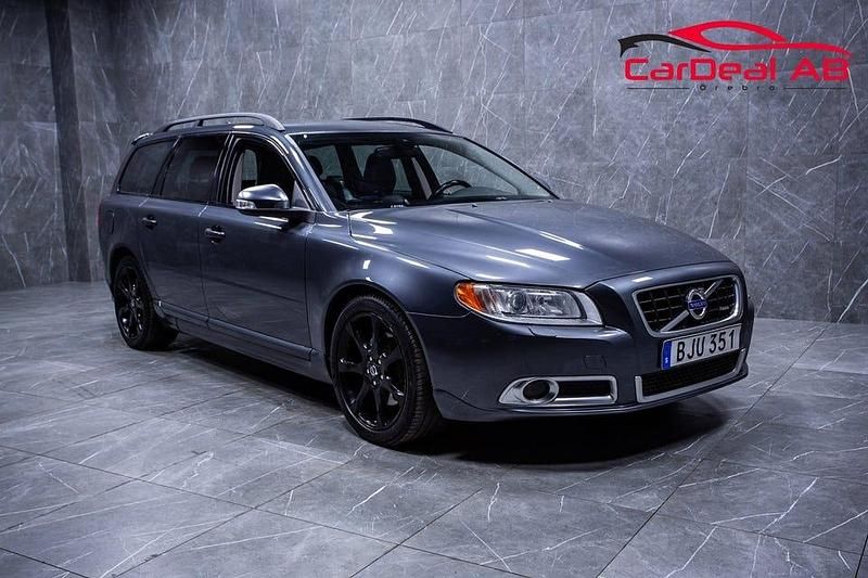Grå Begagnad 2010 Volvo V70 R-Design Kombi | 118 800 kr (Dyr) - Bild 1/4