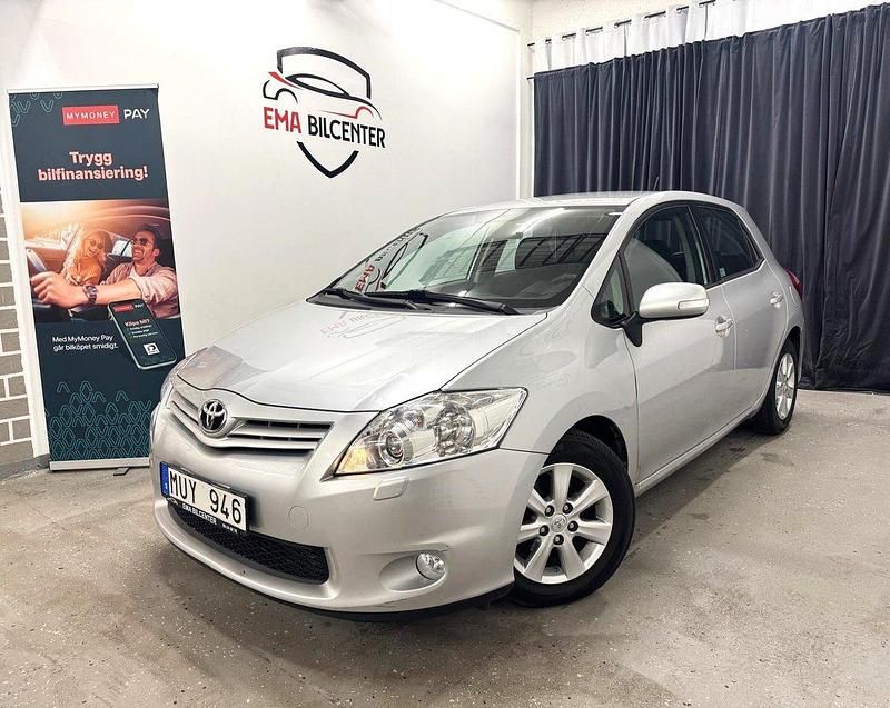 Silver Begagnad 2012 Toyota Auris Plus Halvkombi | 79 900 kr (Marknadspris) - Bild 1/4