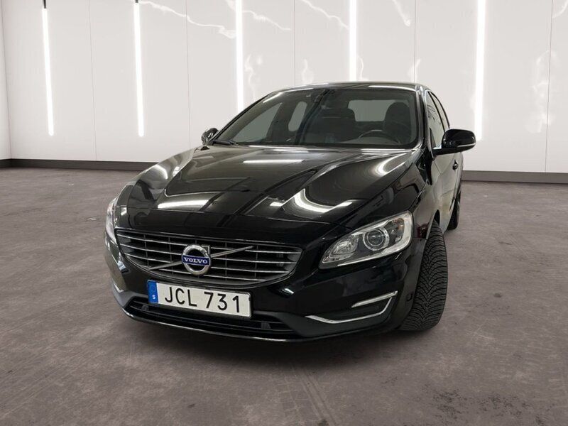 Svart Begagnad 2015 Volvo S60 Summum Sedan | 174 800 kr (Lite dyr) - Bild 1/4
