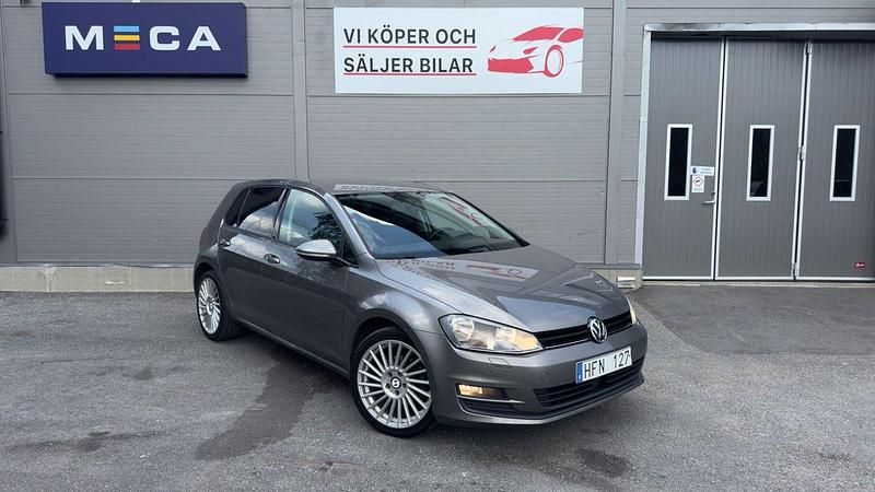 Grå Begagnad 2014 VW Golf VII Halvkombi | 74 900 kr (Marknadspris) - Bild 1/4