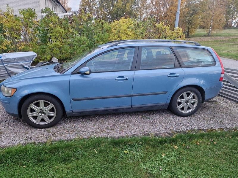 Blå Begagnad 2005 Volvo V50 Kinetic Kombi | 34 000 kr (Superpris) - Bild 1/4