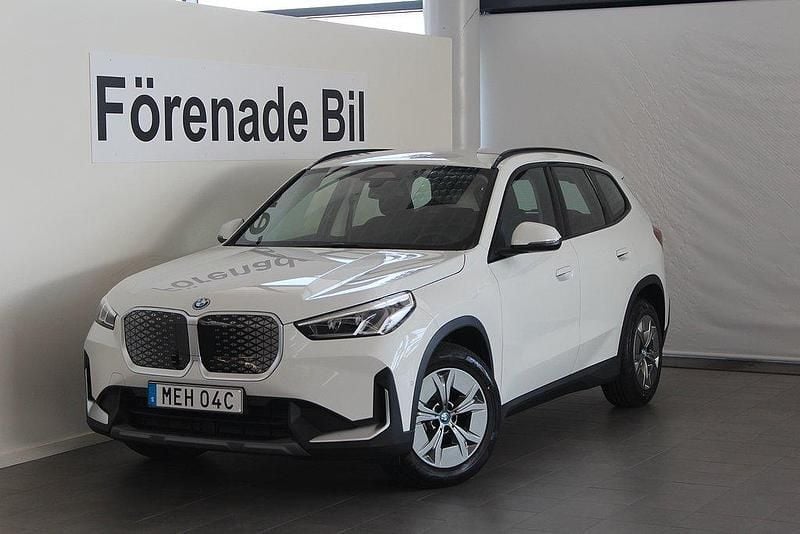 Ny 2025 BMW iX1 Shadowline SUV | 507 400 kr (Bra pris) - Bild 1/4