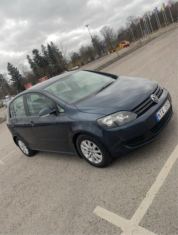 Grå Begagnad 2011 VW Golf Plus Cross Minibuss | 53 000 kr (Lite dyr) - Bild 1/4
