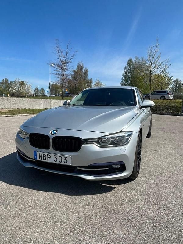 Begagnad 2016 BMW 318 Sedan | 170 000 kr (Marknadspris) - Bild 1/4