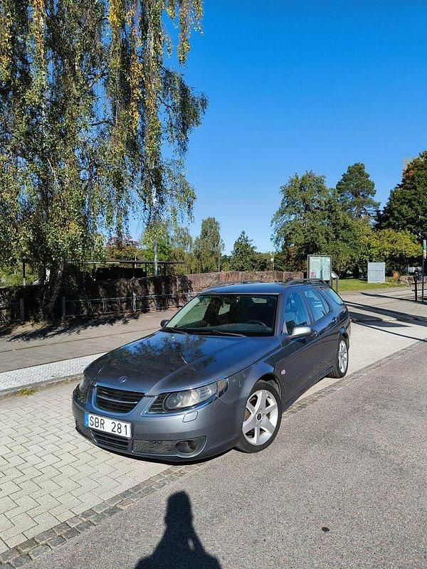 Grå Begagnad 2007 Saab 9-5 Linear Kombi | 35 000 kr (Marknadspris) - Bild 1/4