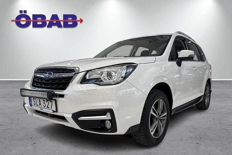 Vit Begagnad 2018 Subaru Forester SUV | 188 900 kr (Bra pris) - Bild 1/4