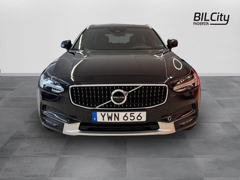 Begagnad Volvo V90 CC Pro 190 HK (139 kW) 2018 Svart Kombi