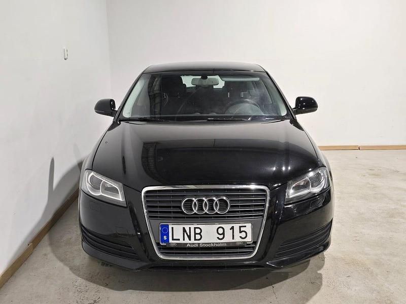 Begagnad Audi A3 Attraction 105 HK (77 kW) 2010 Svart Halvkombi