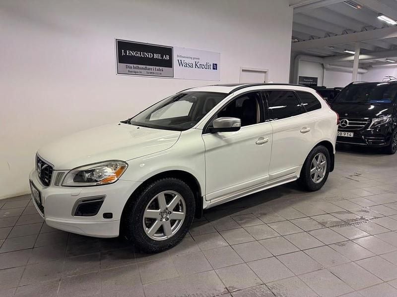 Vit Begagnad 2010 Volvo XC60 R-Design SUV | 109 900 kr (Lite dyr) - Bild 1/4