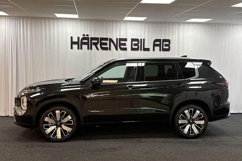 Ny Mitsubishi Outlander Instyle 136 HK (100 kW) 2025 Black diamond SUV