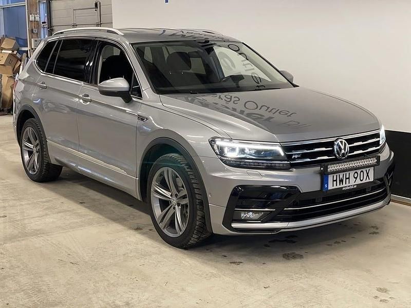 Begagnad VW Tiguan Allspace R-line 200 HK (147 kW) 2020 Silver SUV