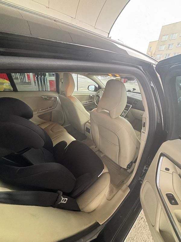 Begagnad Volvo V60 CC 150 HK (110 kW) 2017 Kombi