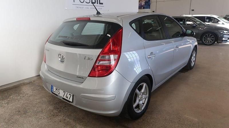 Begagnad Hyundai i30 116 HK (85 kW) 2009 Silver Halvkombi