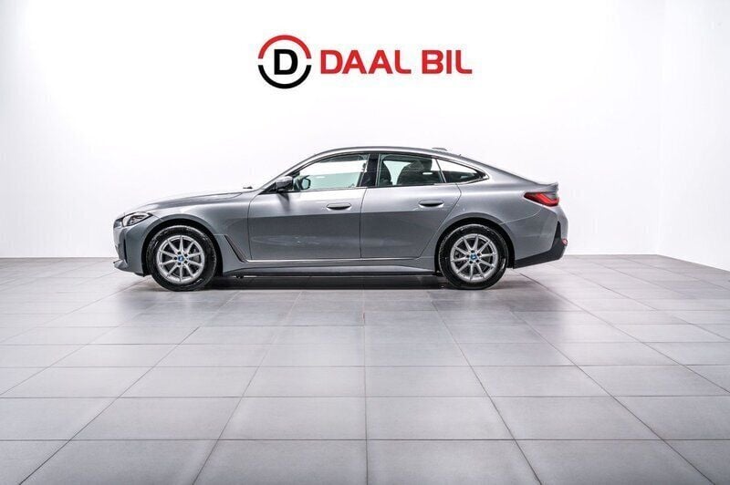 Grå Begagnad 2023 BMW i4 Sedan | 474 900 kr (Bra pris) - Bild 1/4