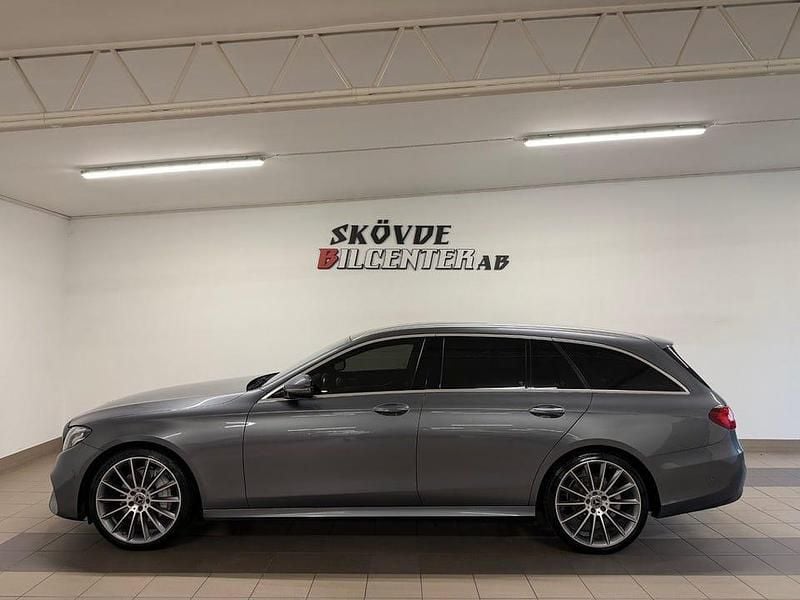 Grå Begagnad 2019 Mercedes E200 AMG Kombi | 239 500 kr (Marknadspris) - Bild 1/4