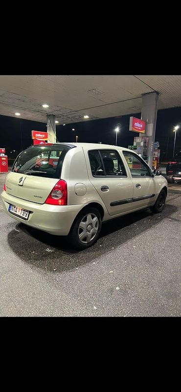 Begagnad 2007 Renault Clio R.S. Halvkombi | 13 000 kr (Marknadspris) - Bild 1/4