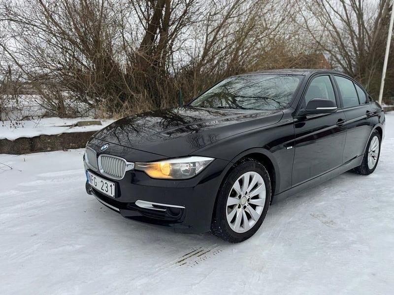 Begagnad BMW 320 184 HK (135 kW) 2012 Svart Sedan