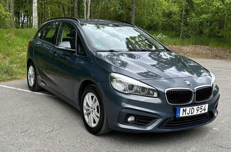 Grå Begagnad 2016 BMW 218 Active Tourer Advantage Minibuss | 75 000 kr - Bild 1/4