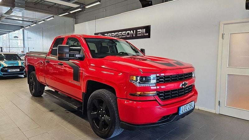 Röd Begagnad 2018 Chevrolet Silverado Van | 499 900 kr (Marknadspris) - Bild 1/4