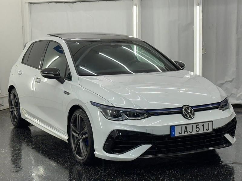 Begagnad VW Golf VIII R 333 HK (244 kW) 2023 Vit Halvkombi